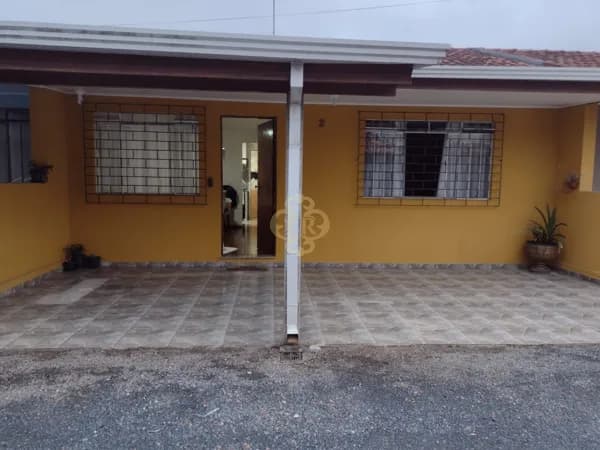 Casa em São José dos Pinhais - Iná