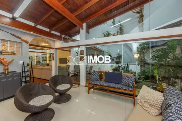 Sobrado com 270m² | 3 dormitórios (1 suíte) | 3 vagas – Vila Scarpelli | Santo André
