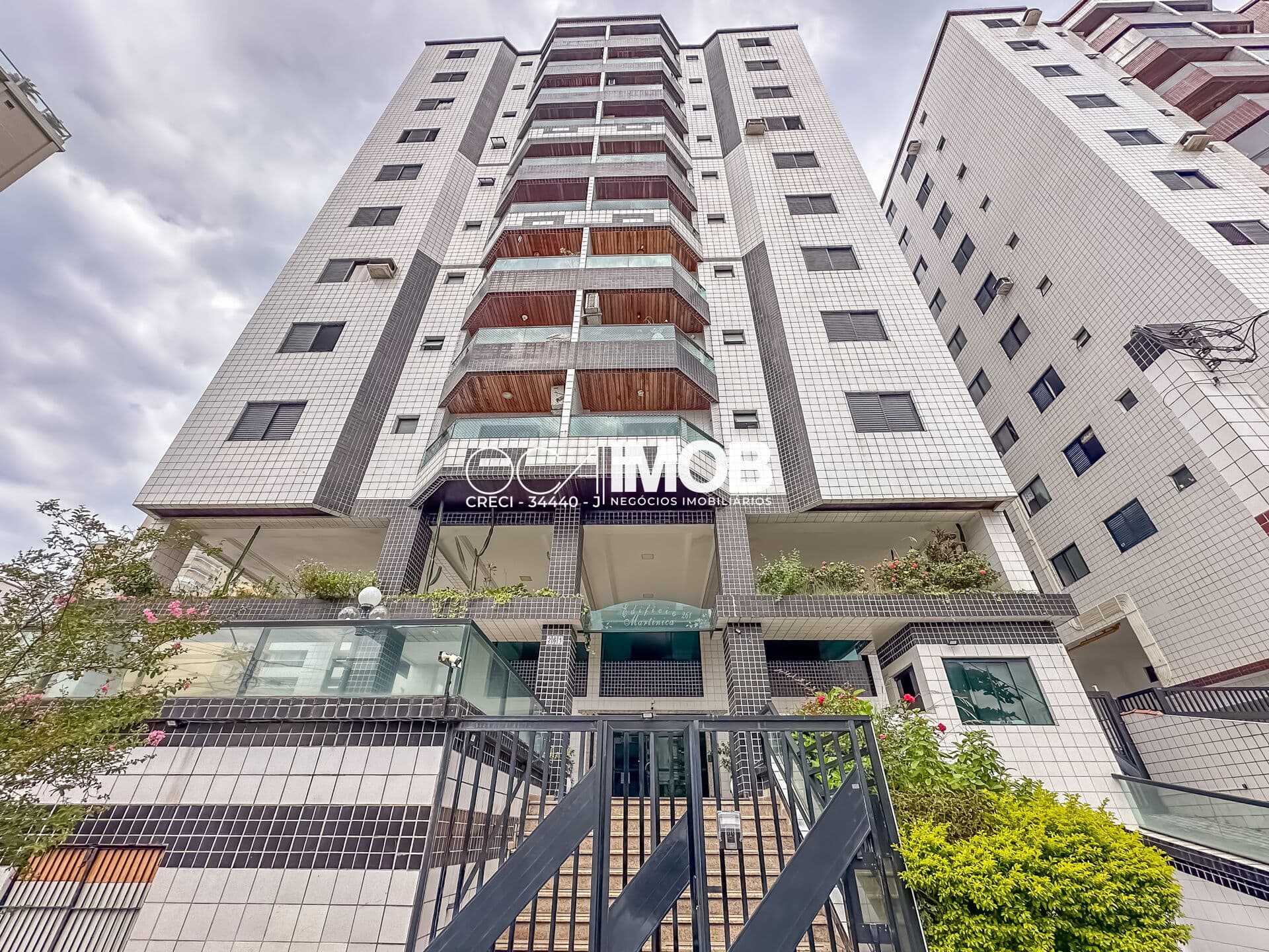 Apartamento a 100 metros da praia no bairro Cidade Ocian – conforto, espaço e localização privilegiada!