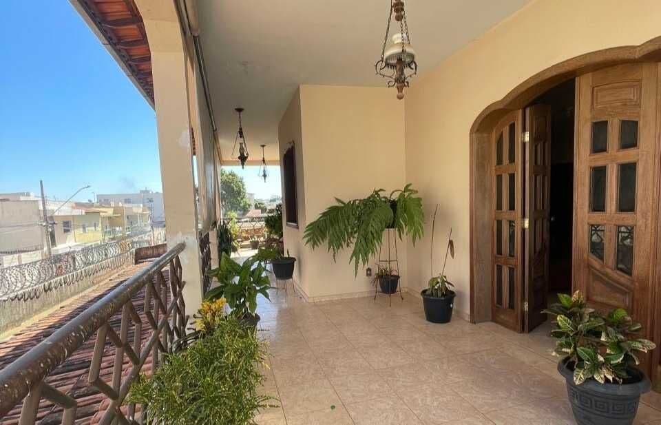 Ampla Casa de 2 Pavimentos no Bairro São José – 5 Quartos, Suíte e 320m² Construídos