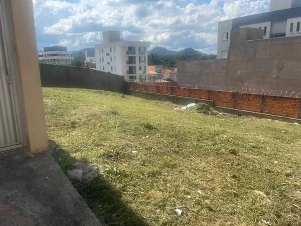 OPORTUNIDADE! LOTE DE 384m² PRÓXIMO À RUA SANTA MARIA