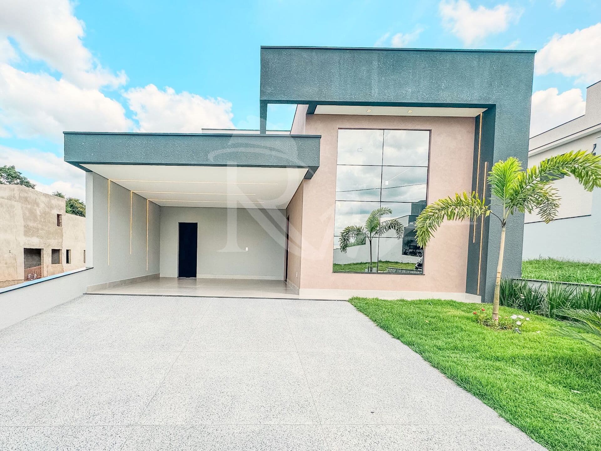 Casa com 3 suítes e 1 escritório