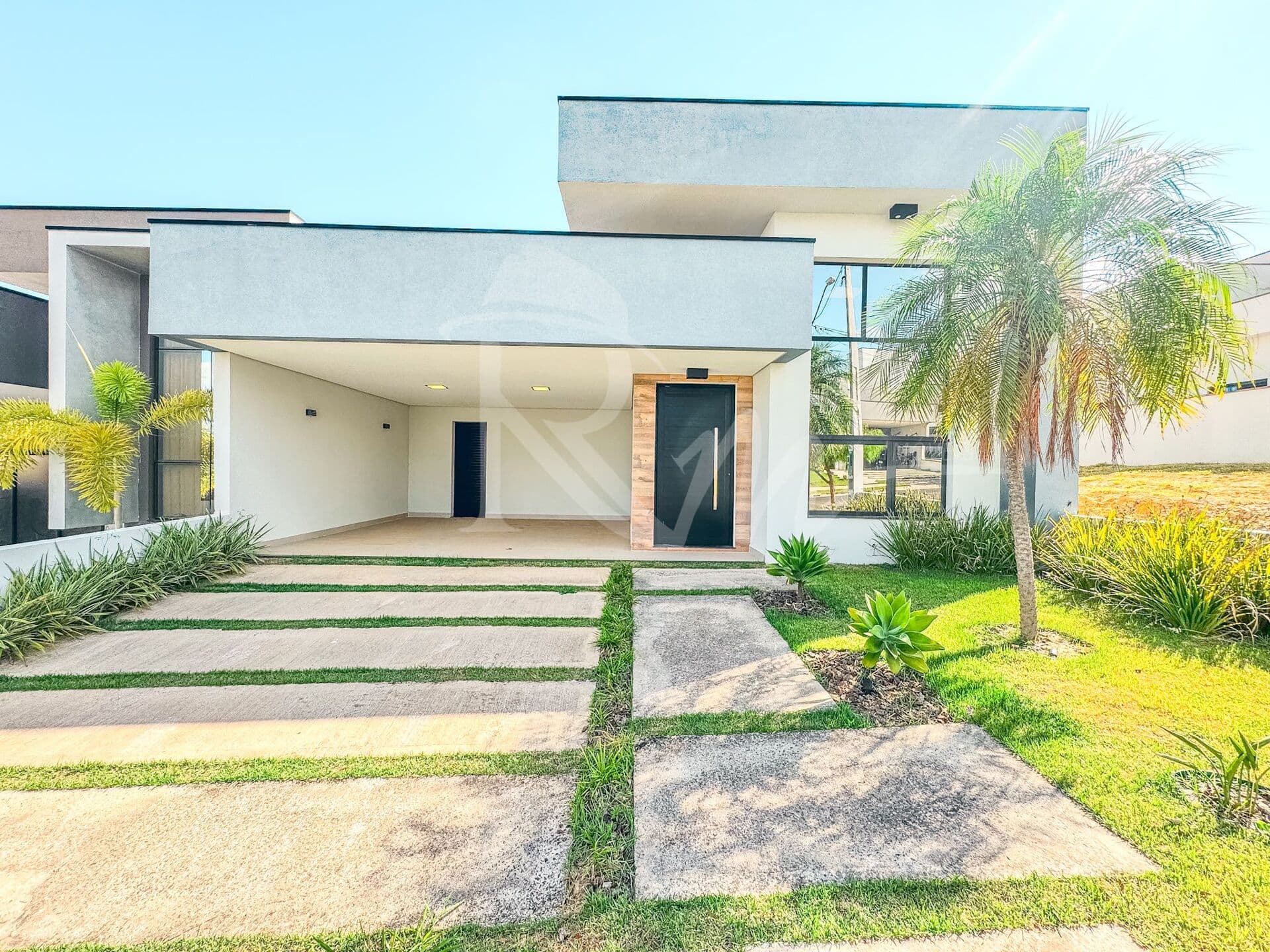 Casa com 3 suítes e 1 escritório