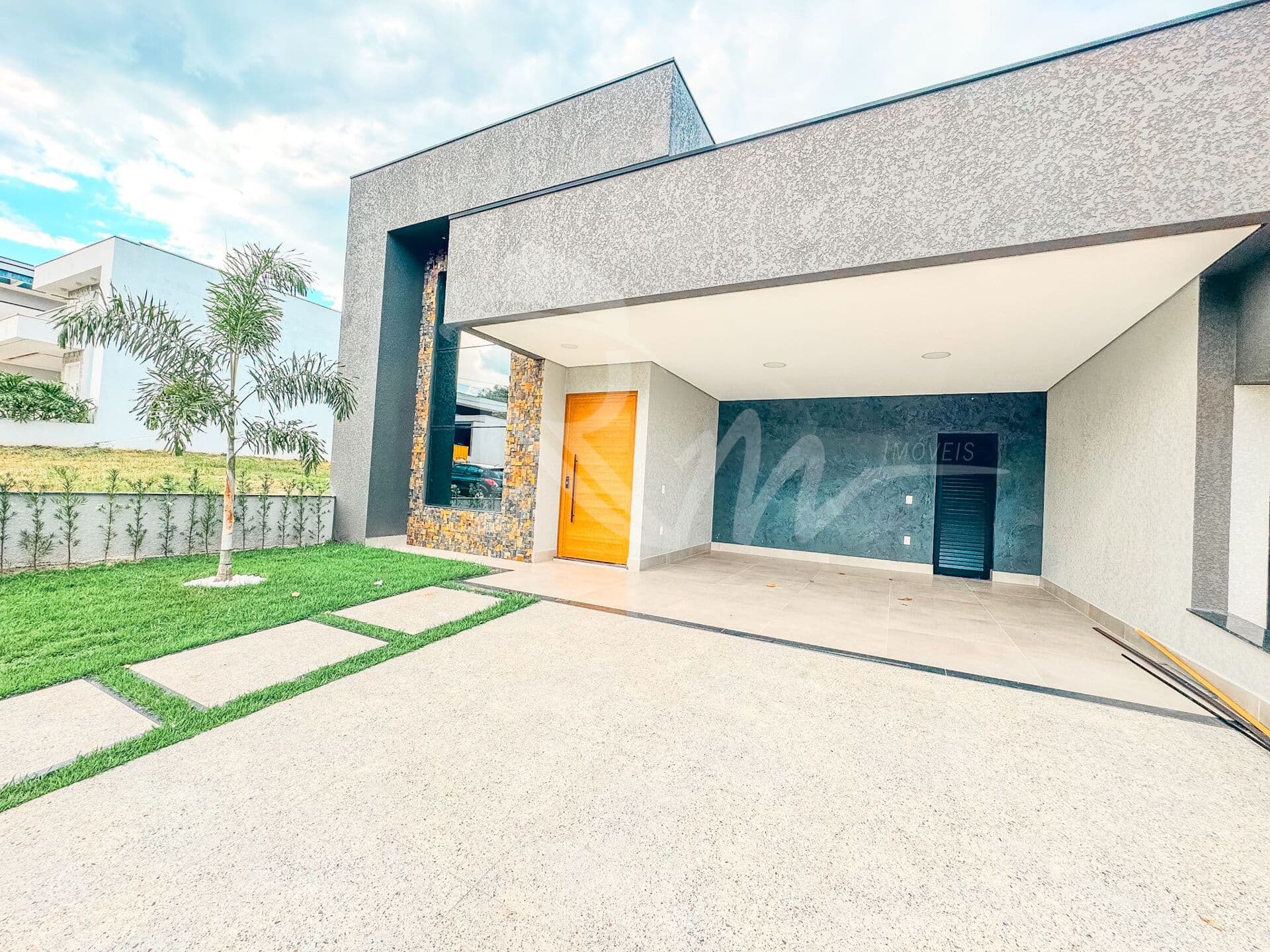 Casa com 3 suítes e Escritório