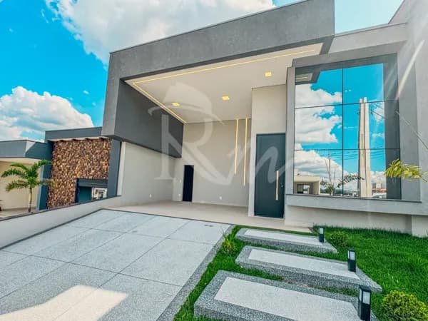 Casa com 3 suítes e 1 escritório