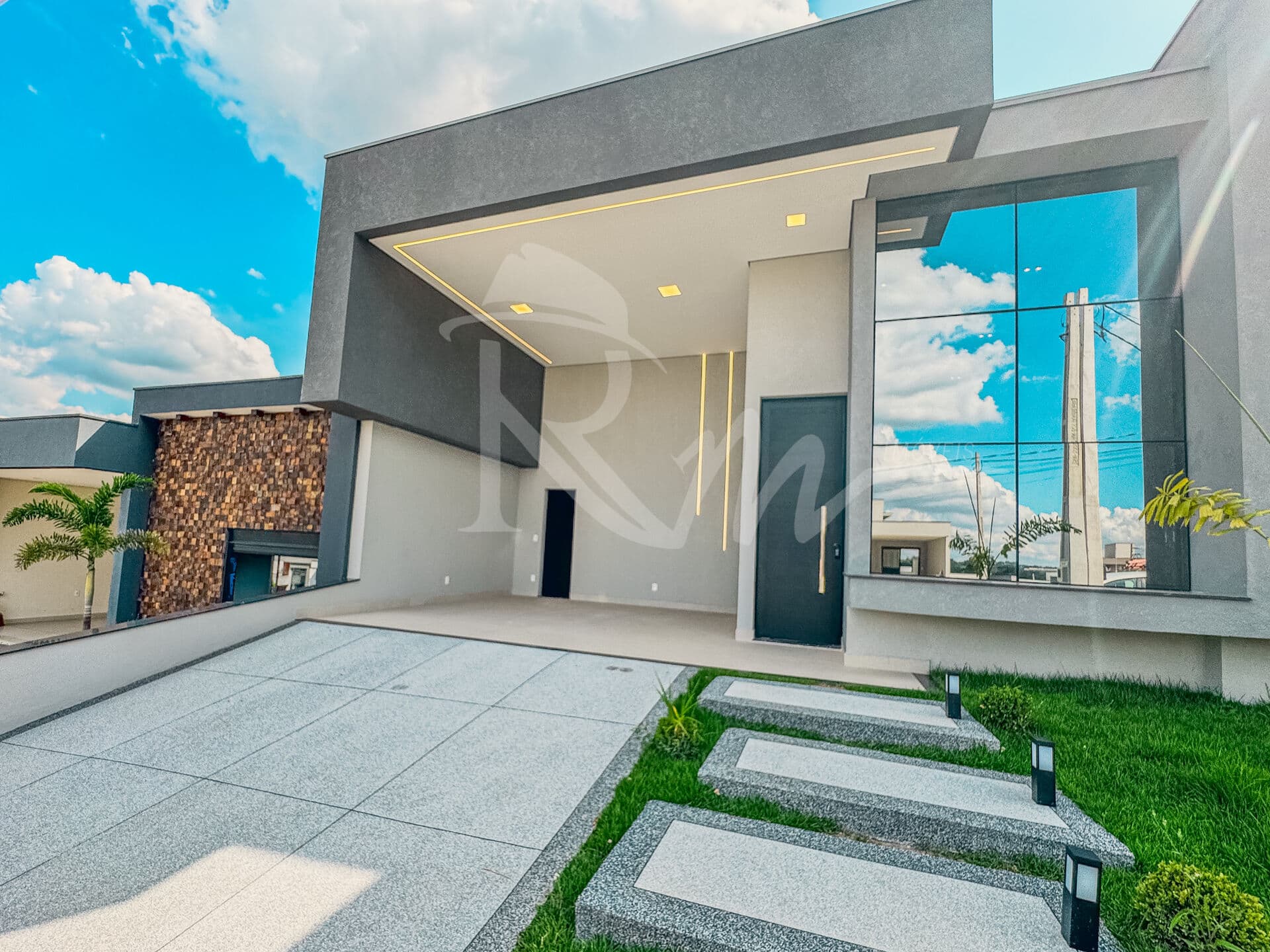 Casa com 3 suítes e 1 escritório
