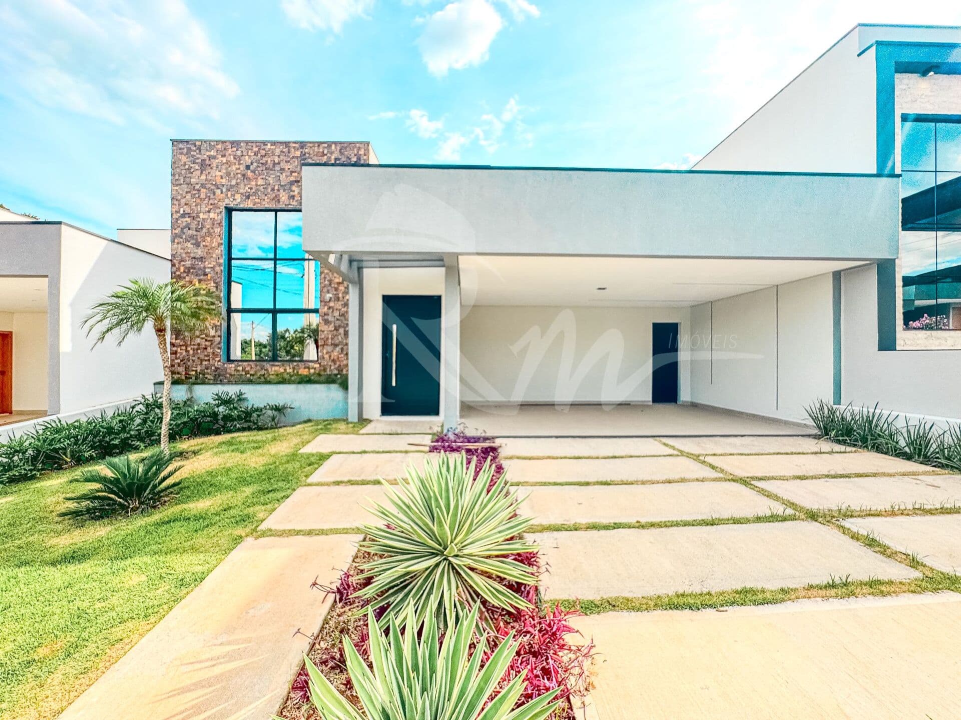 Casa com 3 suítes e 1 escritório