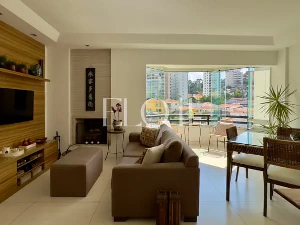 Apartamento charmoso com varanda perto do Villa Lobos no Alto da Lapa