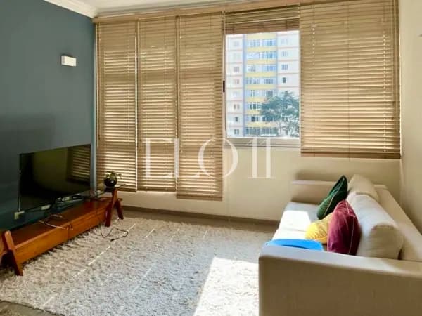 Apartamento em prédio 50s na parte plana do bairro