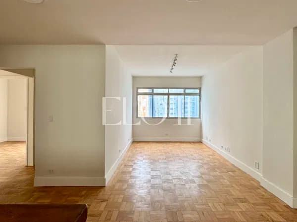 Apartamento reformado com 2 suítes e lavabo ao lado do Itaim