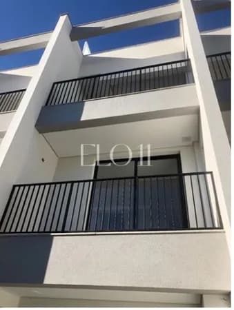 Cobertura Triplex com terraço e vista aberta em condomínio horizontal