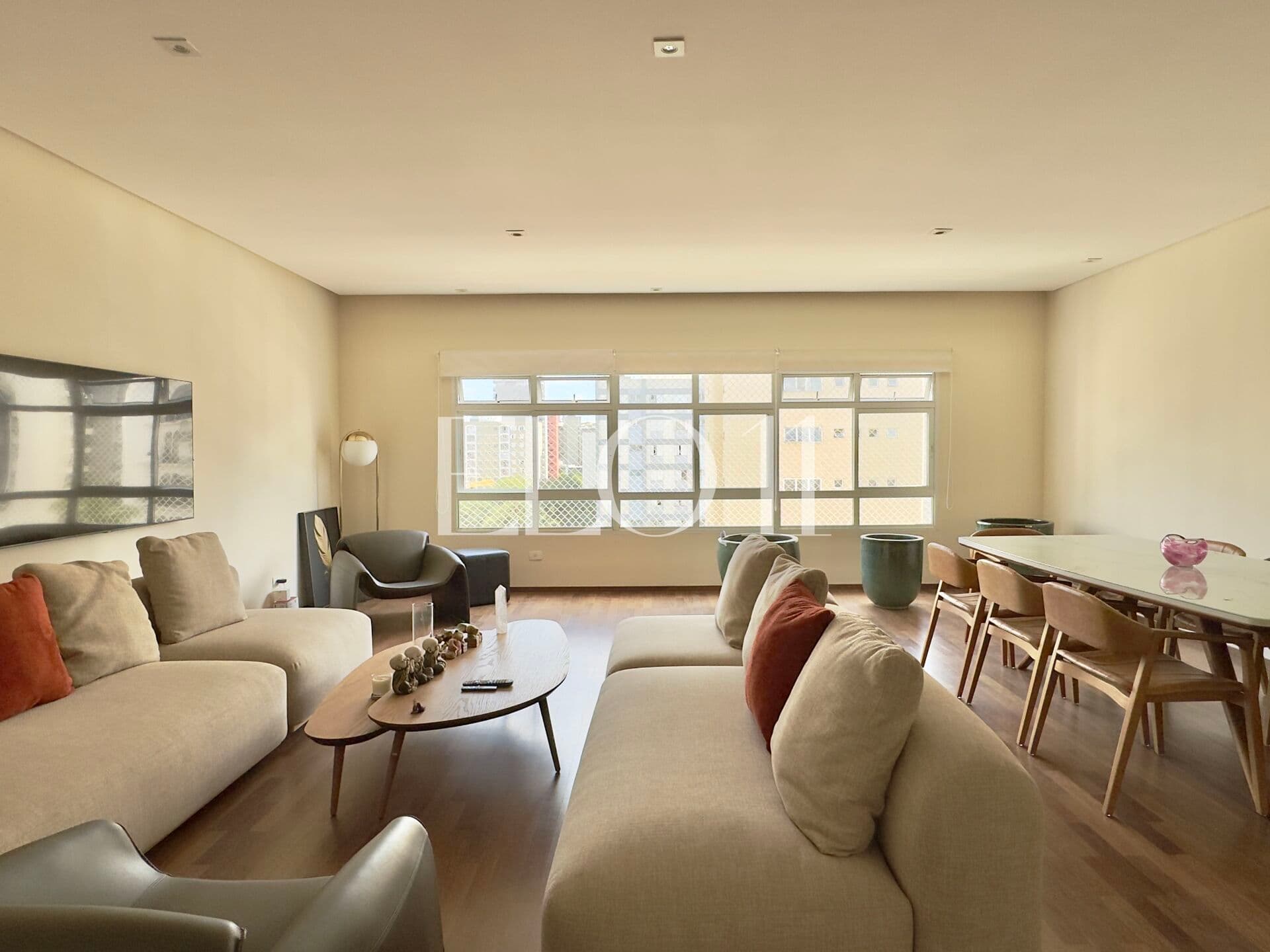no Jardins, apartamento em andar alto com vista!