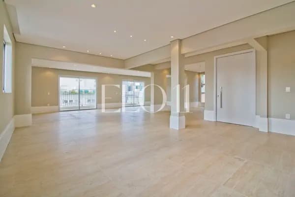 apartamento com reforma recente e terraço em andar alto no Jardins
