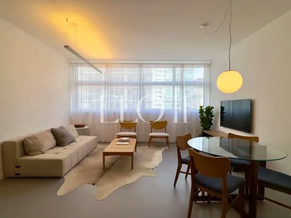apartamento compacto e super bem distribuído, com escritório e reforma recente em andar alto!