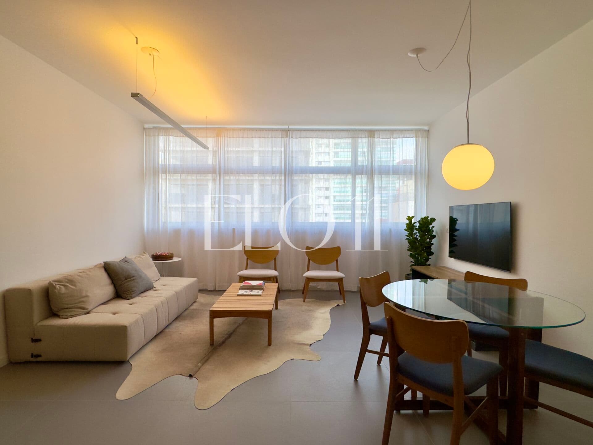 apartamento compacto e super bem distribuído, com escritório e reforma recente em andar alto!