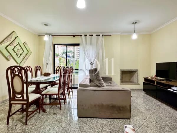 Apartamento com varanda em prédio com lazer perto do Villa Lobos