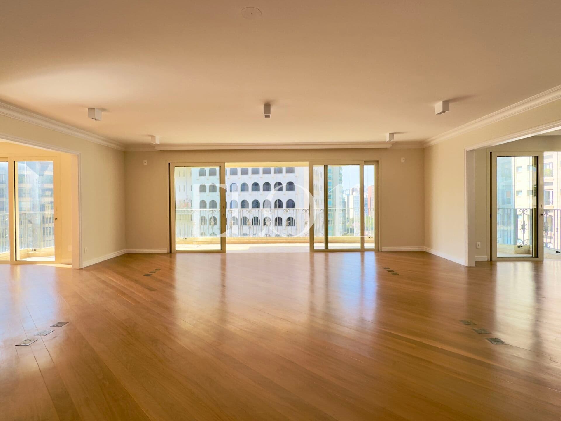 apartamento em andar alto, em prédio ícone a passos do clube Pinheiros