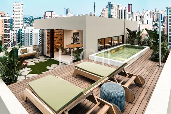 Cobertura Duplex totalmente renovada na Oscar Freire
