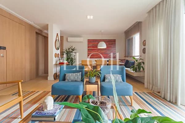 Apartamento reformado com terraço no coração do Itaim