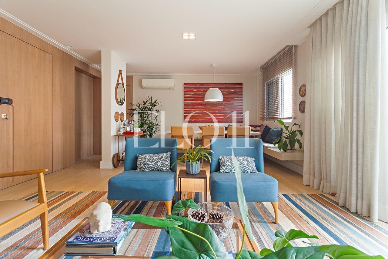 Apartamento reformado com terraço no coração do Itaim