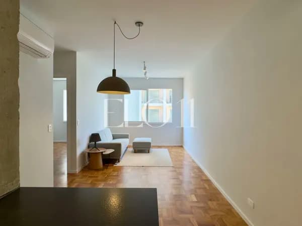 Apartamento recém reformado a passos da Praça Pereira Coutinho