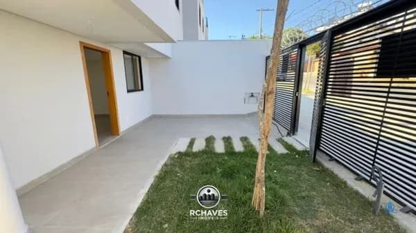 Casa 3 Quartos 1 suíte e 2 Vagas - Planalto
