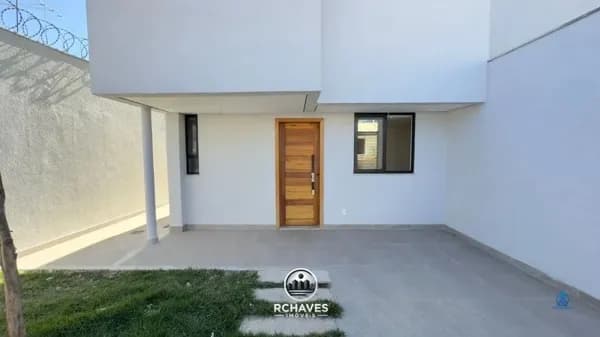 Casa 3 Quartos 1 suíte e 2 Vagas - Planalto