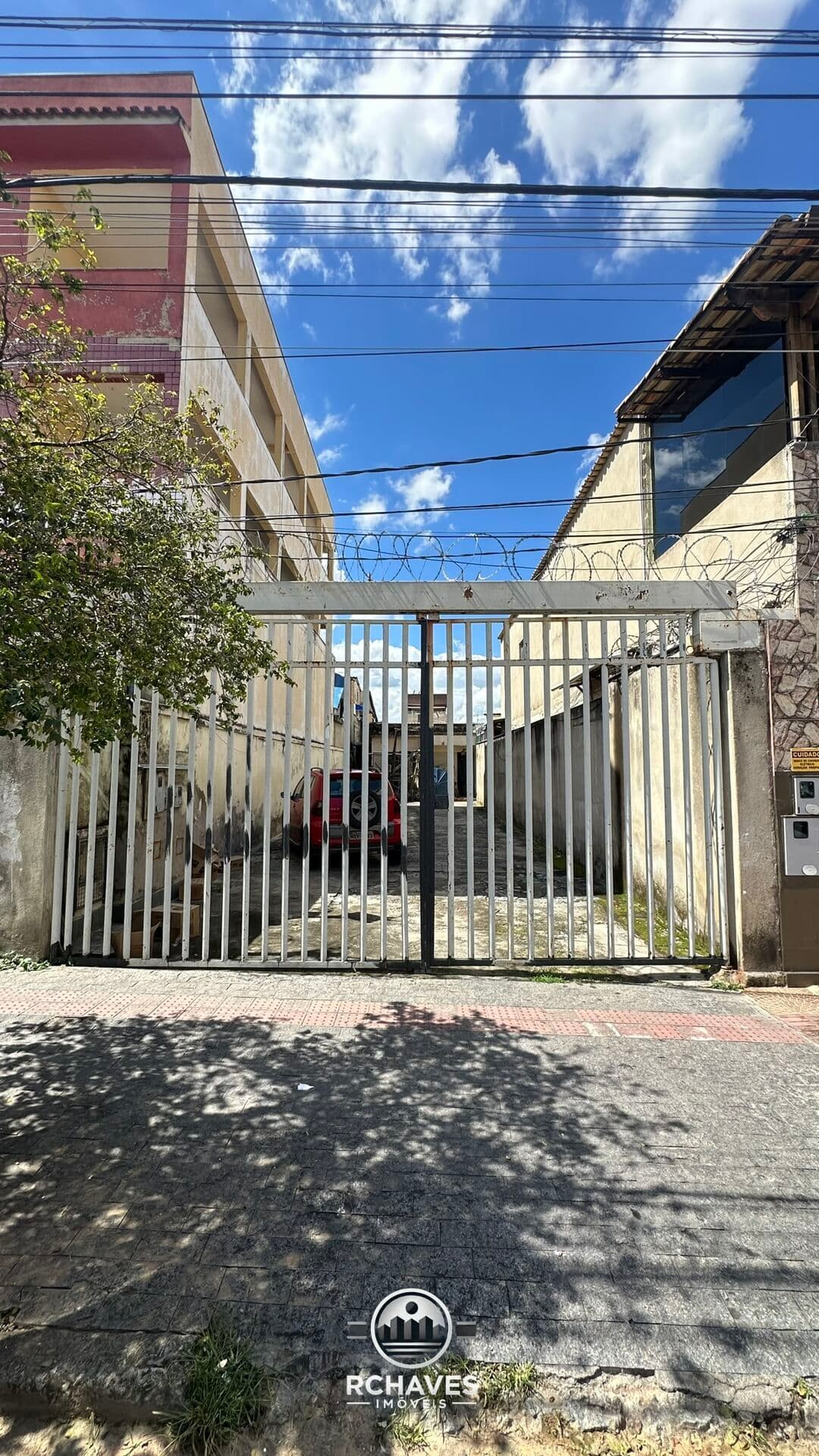 Lote Plano de 180m² – Excelente Localização no Bairro Santa Mônica