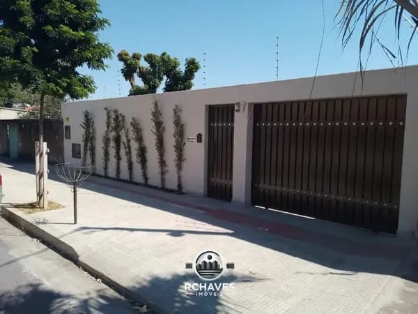 Aluga-se: Espaçosa Casa de 360m² - Santa Branca - R$6800,00