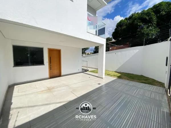 Casa Moderna com 3 quartos, 1 Suíte e 4 Vagas - Santa Amelia