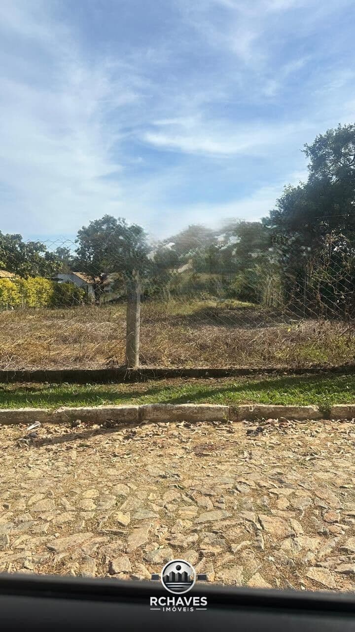 EXCELENTE LOTE COM VISTA PARA MATA PRESERVADA NO CONDOMÍNIO MORADA DO LAGO – JABOTICATUBAS/MG