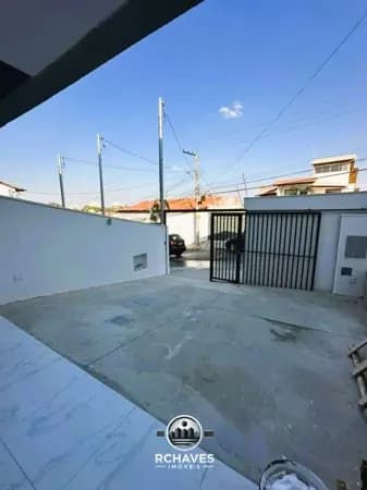 Maravilhosa Casa com 2 Quartos e 1 vaga - São João Batista