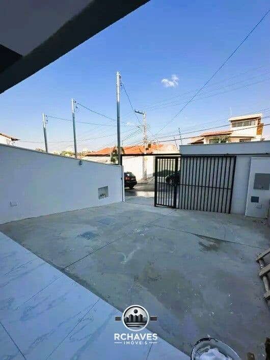 Maravilhosa Casa com 2 Quartos e 1 vaga - São João Batista