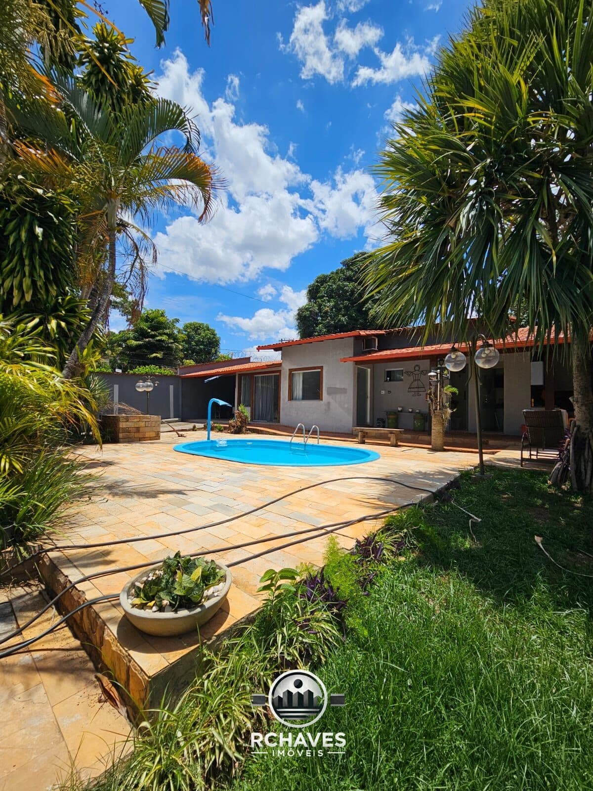 EXCELENTE CASA COLONIAL COM PISCINA PARA LOCAÇÃO, ÁREA GOURMET E 6 QUARTOS NO BAIRRO VÁRZEA – LAGOA SANTA/MG