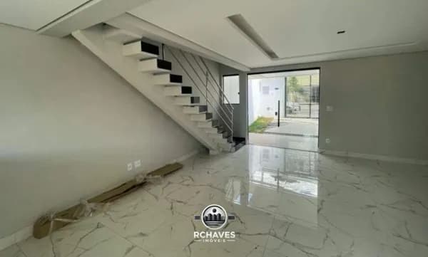 Casa 3 Quartos, 1 Suíte e 2 Vagas em Localização Privilegiada - Santa Amélia