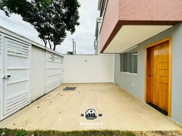 Casa Geminada Duplex – 3 Quartos, Suíte e 2 Vagas – Bairro Itapoã