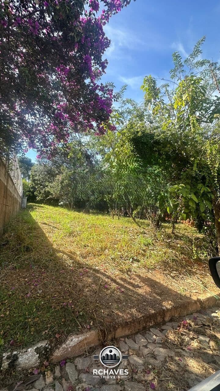 EXCELENTE LOTE COM VISTA PARA MATA PRESERVADA NO CONDOMÍNIO MORADA DO LAGO – JABOTICATUBAS/MG