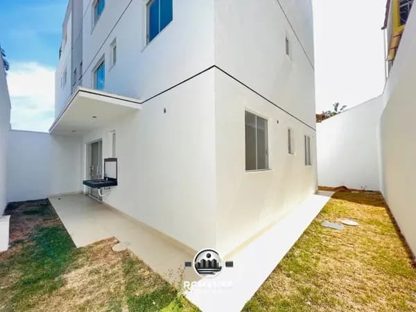 Apartamento com Área Privativa Ampla em "U" – 3 Quartos, Suíte e 2 Vagas – Bairro: Santa Branca , Belo Horizonte/MG