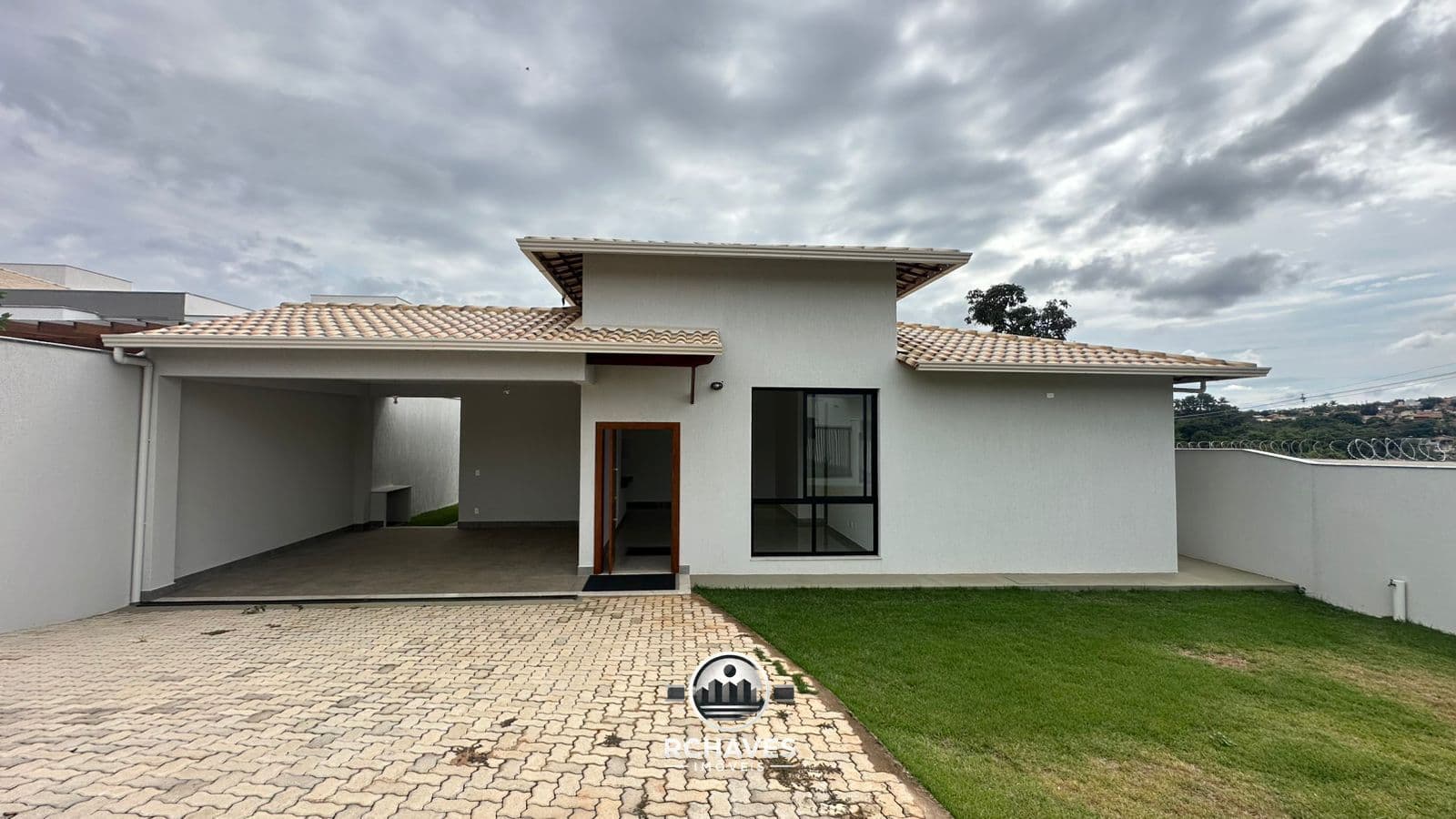 EXCELENTE CASA COM PISCINA NO CONDOMÍNIO VILLA PRIME – LAGOA SANTA/MG