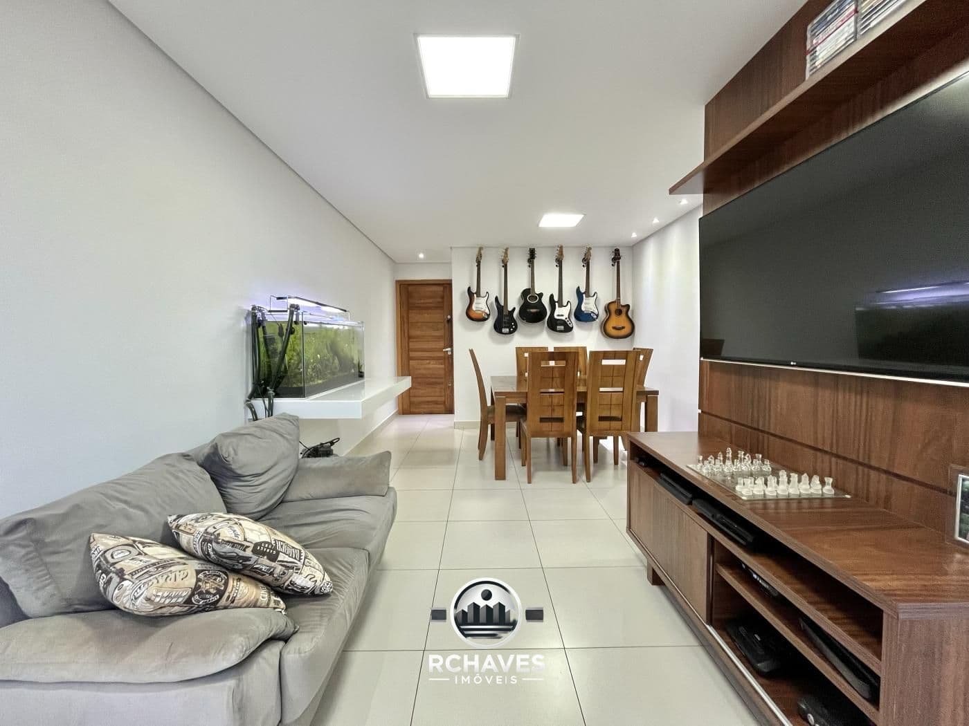 Apartamento de Luxo com 3 Quartos, 1 Suíte e 2 Vagas + Lazer - Itapoã