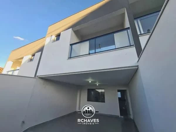 Maravilhosa Casa com 3 Quartos 1 Suite e 2 vagas - Floramar