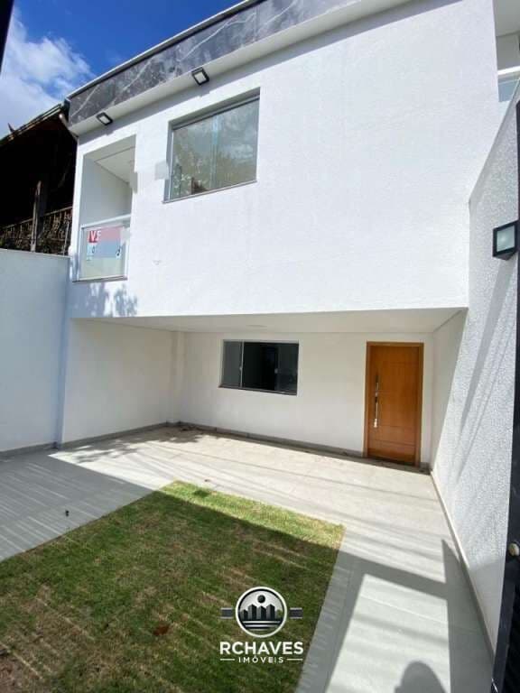 Casa Moderna com 3 quartos, 1 Suíte e 2 Vagas - Santa Amelia