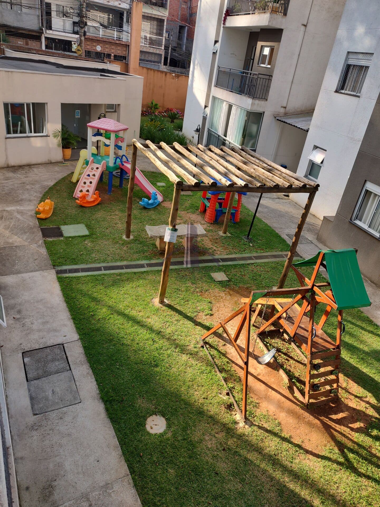 APARTAMENTO 02 DORMS - C/ SACADA - R$ 1.400