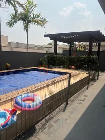 Casa térrea com piscina aquecida no Condomínio do Lago