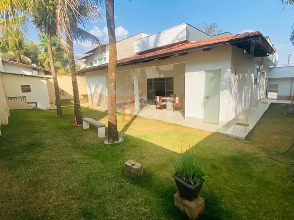 Casa térrea com 3 quartos e área gourmet no Condomínio do Lago