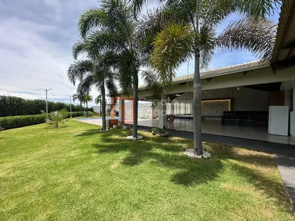 Casa térrea com 4 quartos no Condomínio do Lago