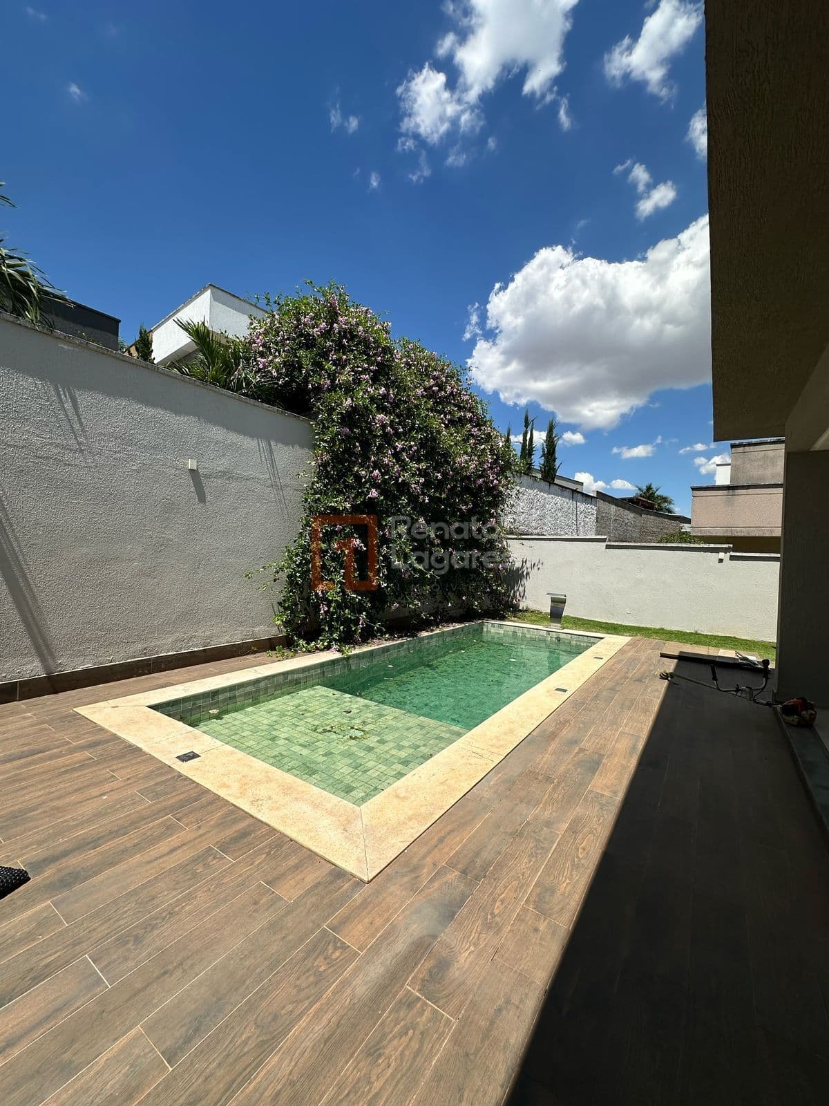 Casa com piscina no Condomínio do Lago
