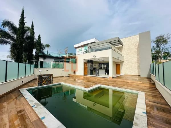 Sobrado de esquina com home cinema no Condomínio do Lago