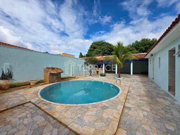 Casa com quintal - Jardim America 559m²