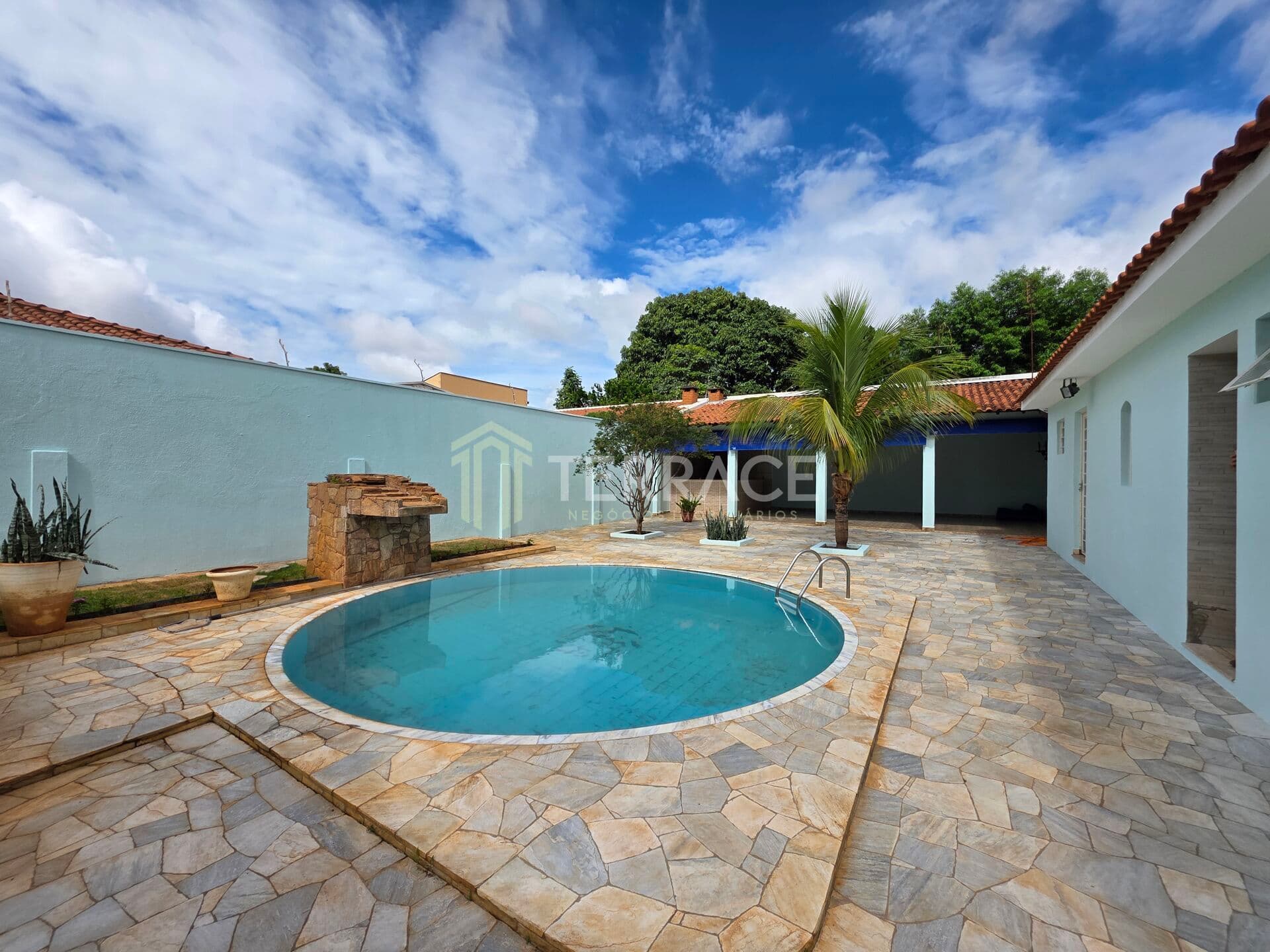 Casa com quintal - Jardim America 559m²